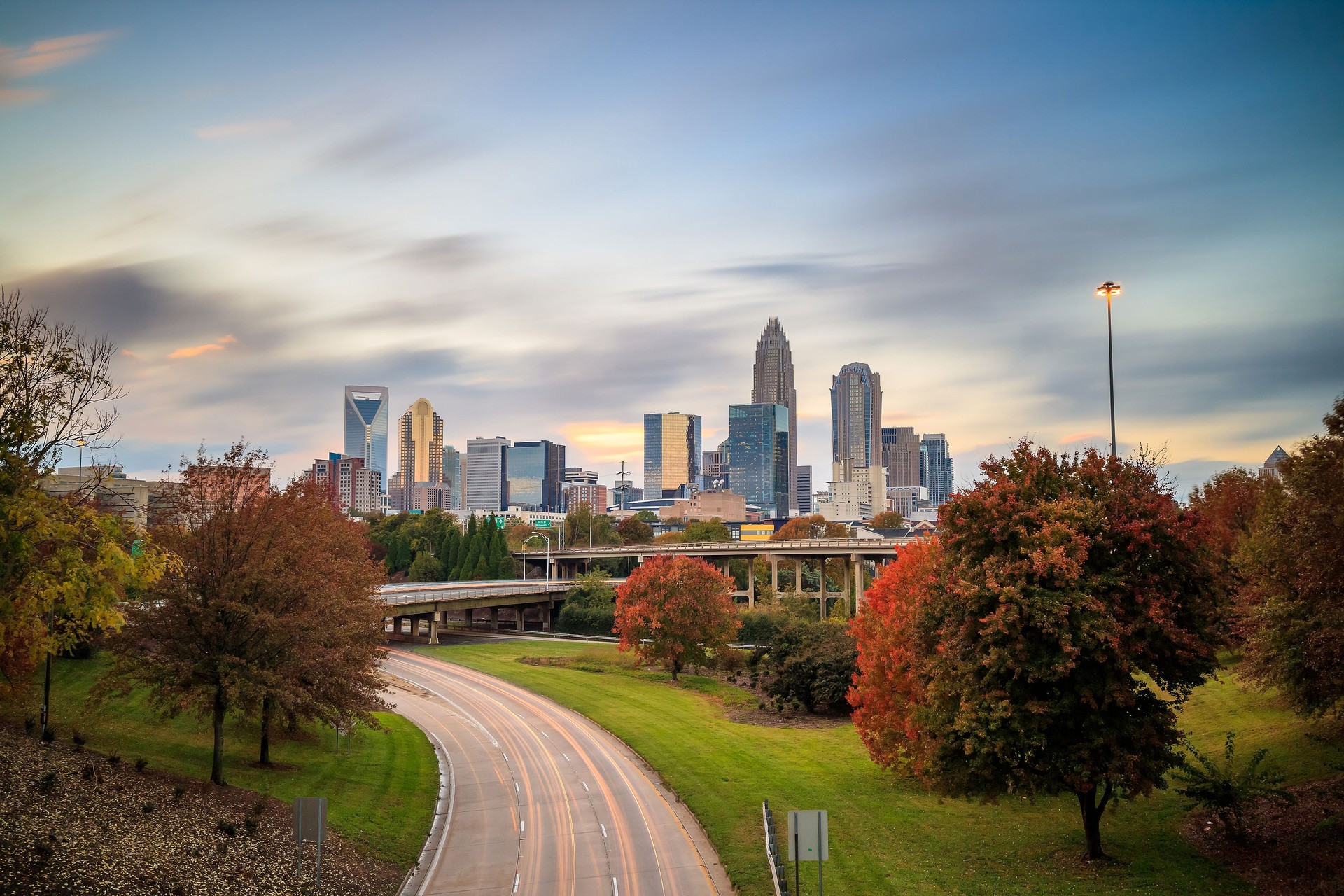 Find secure, reliable commercial vehicle parking for tractors, trailers, box trucks, and containers—especially across Charlotte, Raleigh–Durham, Greensboro, and the I‑40/I‑85 corridors. truckparkingsource.com